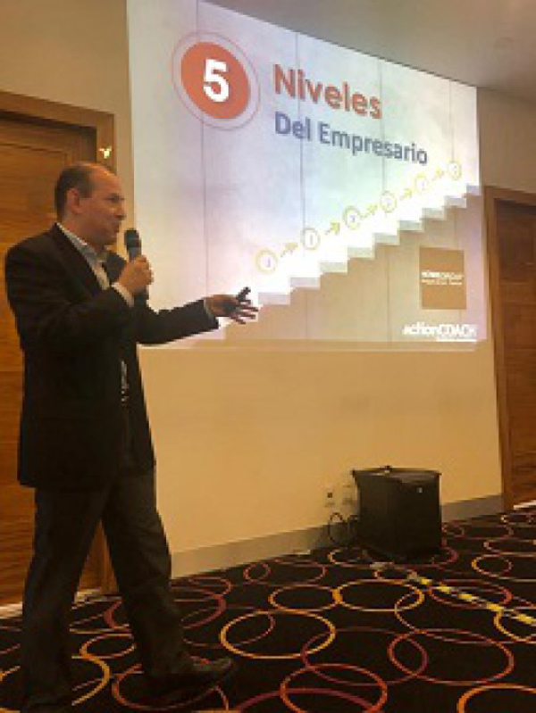 Franquicia ActionCOACH acompaña al empresario a subir cada peldaño hasta alcanzar su máximo potencial