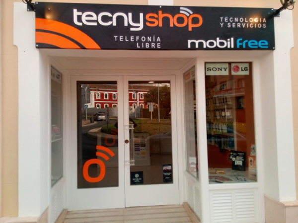 Málaga, próxima estación para la red de franquicias Tecnyshop 1/