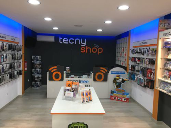 TECNYSHOP FIRMA UN NUEVO PUNTO DE VENTA DE LA RED DE FRANQUICIAS EN VICAR, ALMERÍA