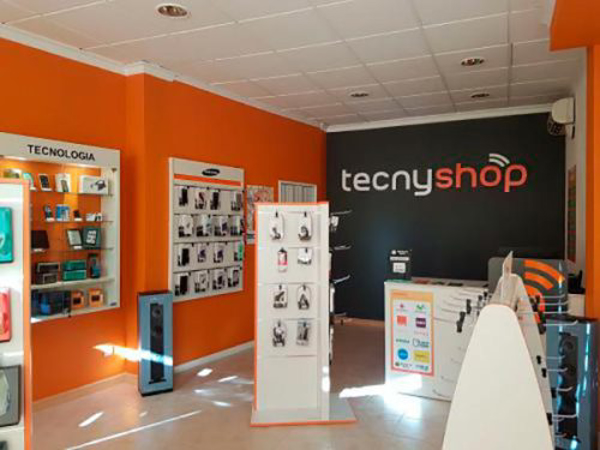 Rotundo éxito y cálida acogida en la nueva apertura Tecnyshop Ribadesella