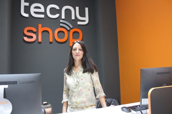 Valdepeñas inaugura una nueva franquicia Tecnyshop y abre sus puertas al público