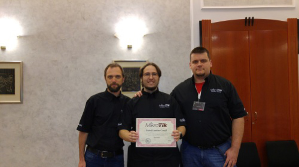 akiwifi suma a su equipo humano un nuevo trainer oficial MikroTik