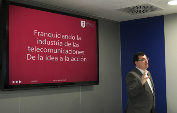 La experiencia empresarial de akiwifi, un ejemplo práctico para los alumnos de PEAKS Business School