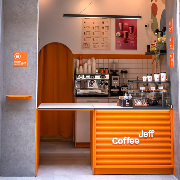 Jeff lanza su propia cadena de cafeterías takeaway para revolucionar el sector del café para llevar