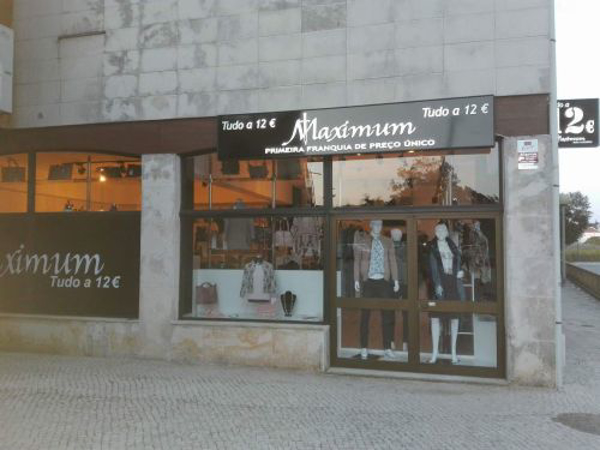 El Grupo "Maxi Diez" (Todo a 10 €) continua con su expansión internacional con la firma hoy de una nueva franquicia para Portugal.