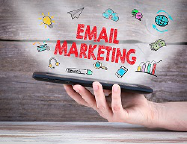 Análisis de email marketing con franquicia A+Digital.
