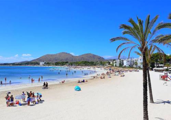 OH MY CLUTCH! ATERRIZA EN MALLORCA