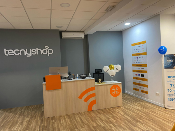 LUCENA, CÓRDOBA, INAUGURA UN NUEVO PUNTO TECNYSHOP Y ABRE SUS PUERTAS AL PÚBLICO