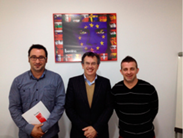 El coordinador para Europa de Berolina Schriftbild visita la central de la franquicia en Valencia