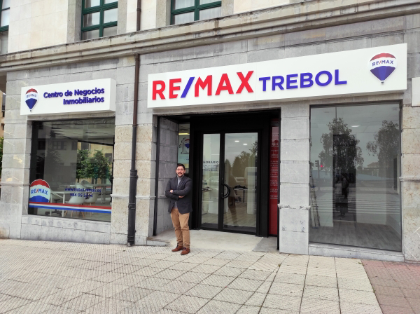 Oviedo cuenta con una nueva franquicia inmobiliaria: Remax Trebol.