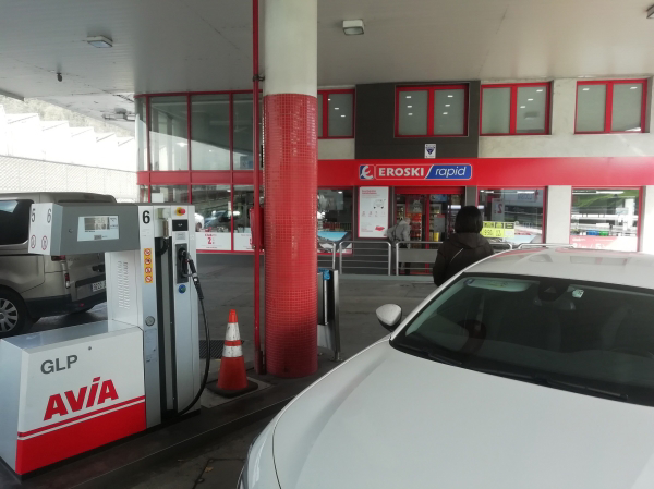 Eroski inaugura un nuevo supermercado franquicia “Rapid” en la gasolinera Avia de Olaberria