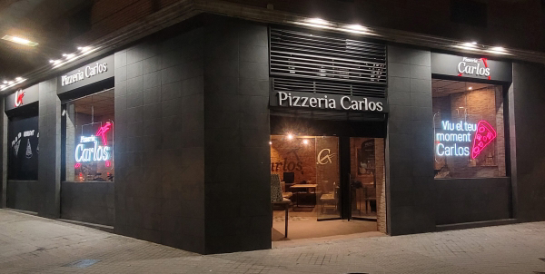 La franquicia Pizzerías Carlos refuerza su presencia en Cataluña con dos nuevos restaurantes.