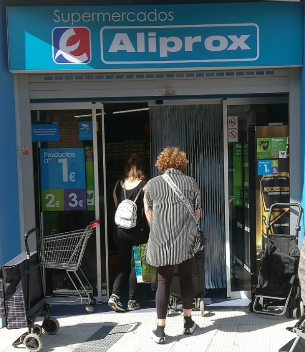 Eroski inaugura un nuevo supermercado franquicia en la localidad zaragozana de Lumpiaque.