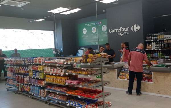 Carrefour abre una franquicia supermercado express en el área de servicio Abades Puerta de Andalucía