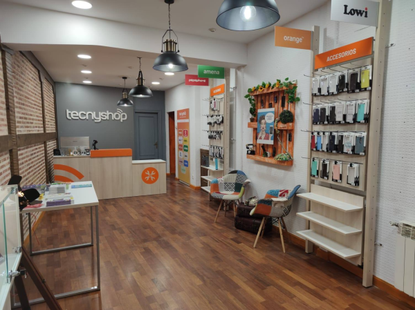 La franquicia Tecnyshop refuerza el servicio de paquetería de cara a las próximas fechas.