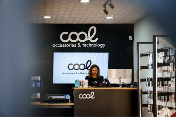 A Coruña y Valladolid: el desembarco de la franquicia de COOL Accesorios llega por duplicado.