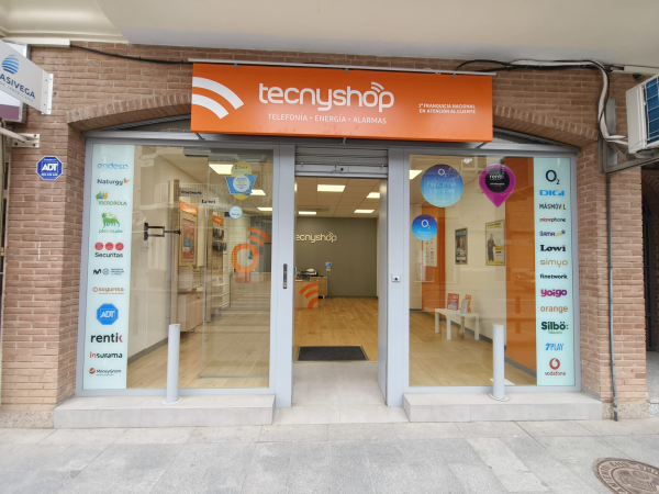 La franquicia Tecnyshop Guradamar del Segura, abre su tienda al público con todos los servicios de la red.