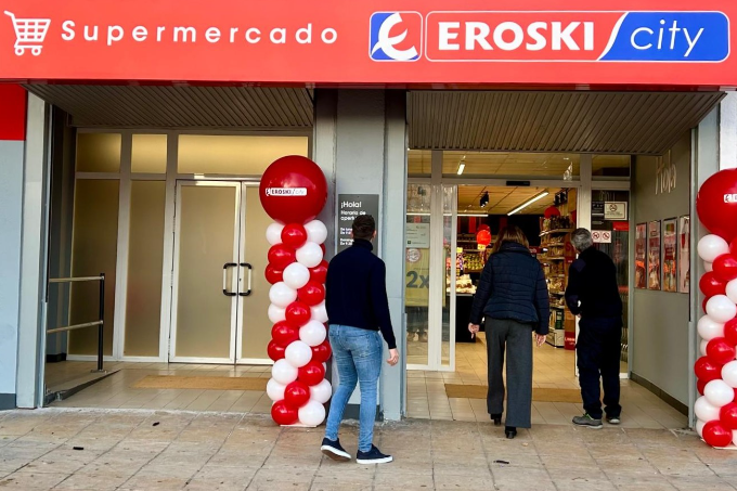Eroski inaugura un nuevo supermercado franquiciado en Sevilla
