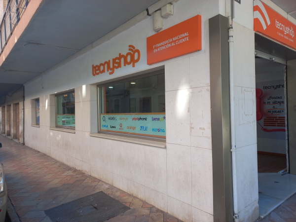 Tecnyshop León abre su tienda al público con todas las marcas de la franquicia.