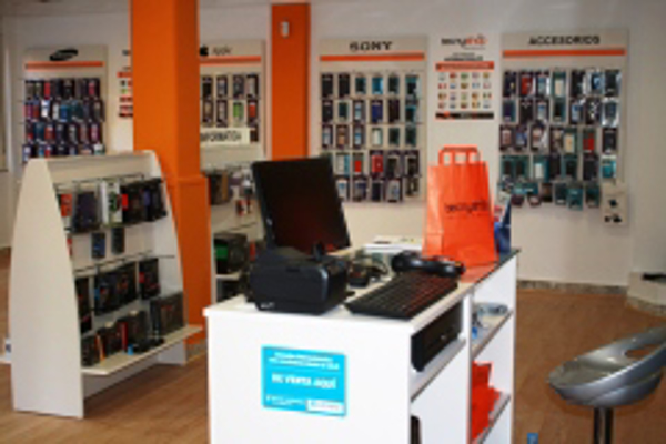 Tecnyshop inaugura una nueva franquicia en Lorca