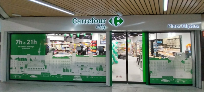 Carrefour abre el primer supermercado franquicia en el metro de Madrid.