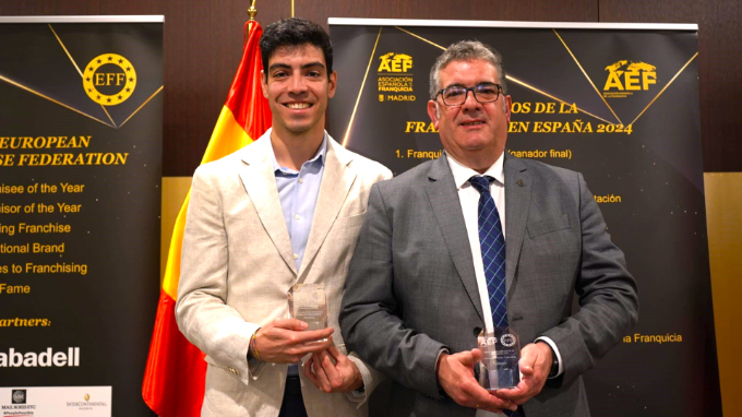 Eroski recibe los premios al mejor franquiciador y franquiciado del año en la categoría de alimentación