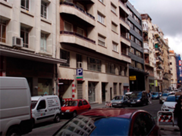 La franquicia Re/Max Acción participa en el alquiler de un local para supermercados Hiber en Madrid