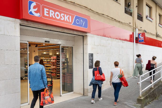 La franquicia Eroski y Lanerako abren un supermercado gestionado por personas en riesgo de exclusión social