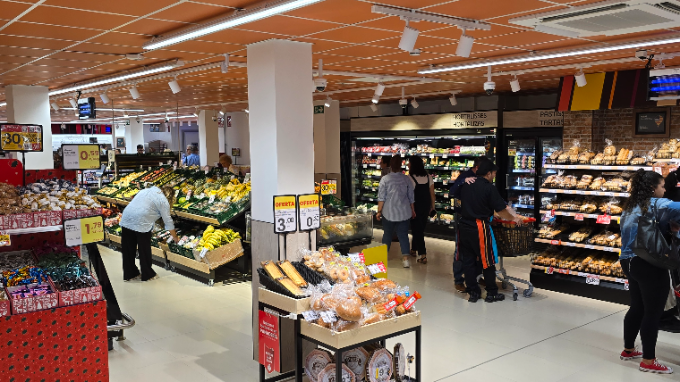 La franquicia Eroski inaugura un nuevo supermercado en Rei Sanç, Palma de Mallorca