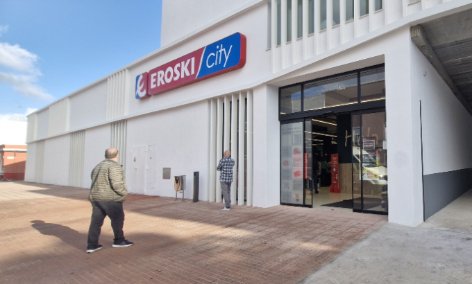 La franquicia Eroski inaugura un nuevo supermercado en Ciudadela, Menorca