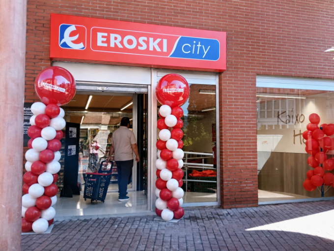 La franquicia Eroski inaugura un nuevo supermercado franquiciado en Oiartzun, Gipuzkoa