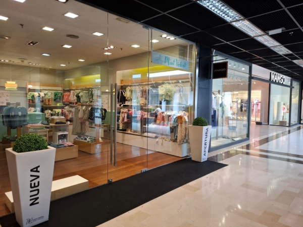 Grupo Reprepol inaugura en el Centro Comercial 4 Caminos de A Coruña una nueva tienda monomarca de moda infantil