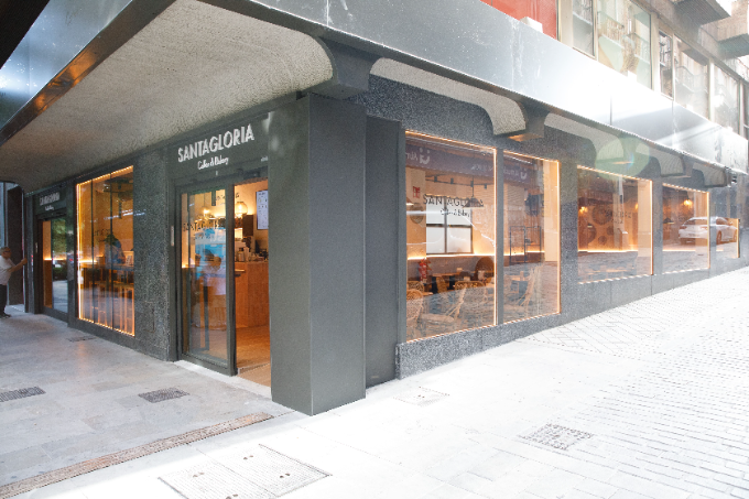 La franquicia Santagloria Coffee & Bakery llega a Granada con  la apertura de su primer establecimiento en la  ciudad