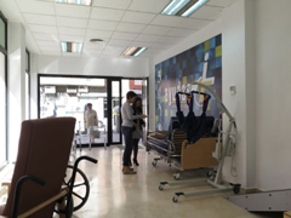 La franquicia Ayudas Más abre tienda en Sevilla
