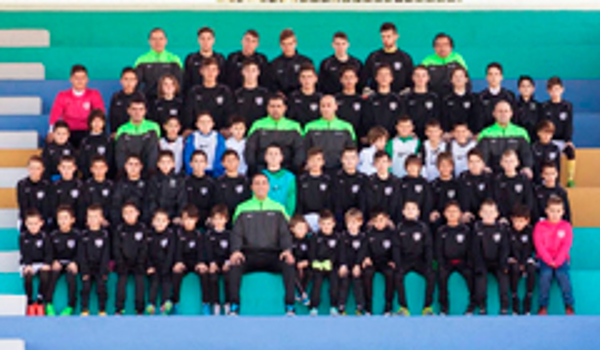 ‎La Academia de Tecnificación‬ de fútbol de las franquicias R1 de Granada celebró una sesión matutina