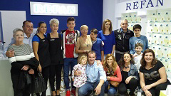  Refan abre tres franquicias de perfumes en un fin de semana 