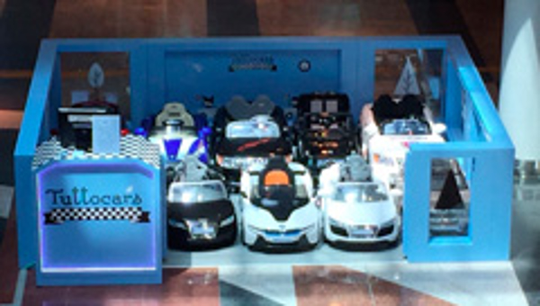 La red de franquicias Tuttocars aparca sus coches “de lujo” en el Centro Comercial Plenilunio