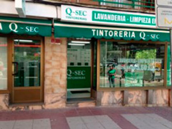 Un franquiciado orgulloso de las franquicias Q-Sec Tintorerías