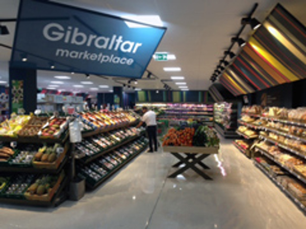 La franquicia Eroski en Gibraltar abre renovada, con mayor especialización en frescos y productos autóctonos