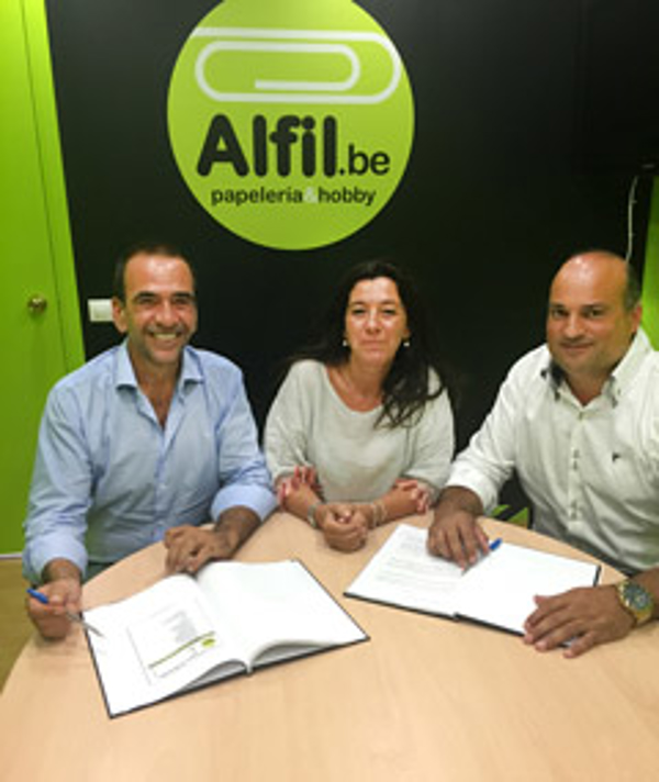 Alfil.be firma su nueva franquicia de papelería & hobby Alfil.be Madrid – El Pilar