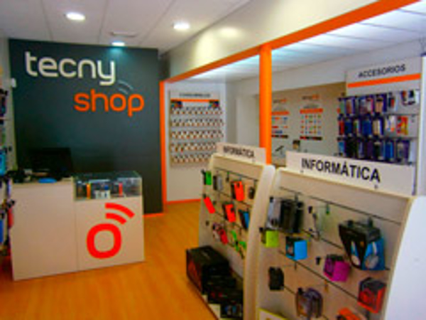 Madrid firma su cuarta franquicia Tecnyshop Mobilfree en Tres Cantos  