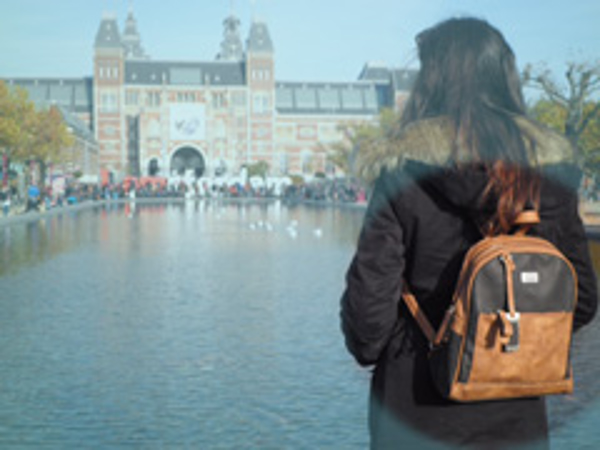 MaxDream lanza su primera colección exclusiva de bolsos