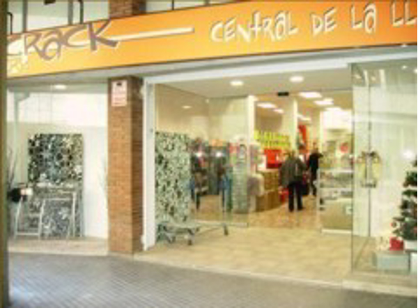 Con un local a partir de 350 m2 verás lo fácil que es ser CRACK