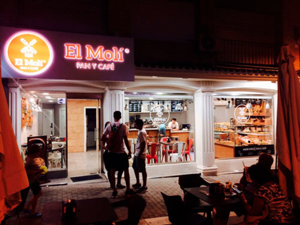 Inauguración de la franquicia El Molí Pan y Café en Denia