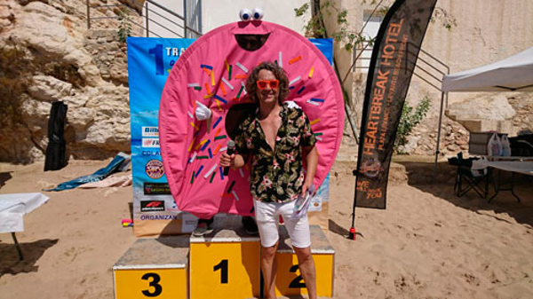 La franquicia Moopis apuesta por la vida saludable promocionando el deporte en la playa