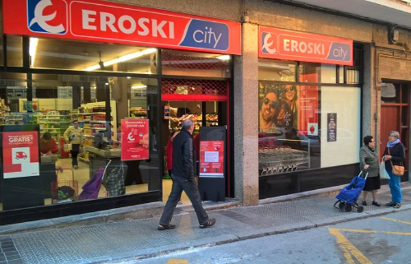 La franquicia Eroski transforma dos supermercados al modelo comercial "contigo" en Lekeitio