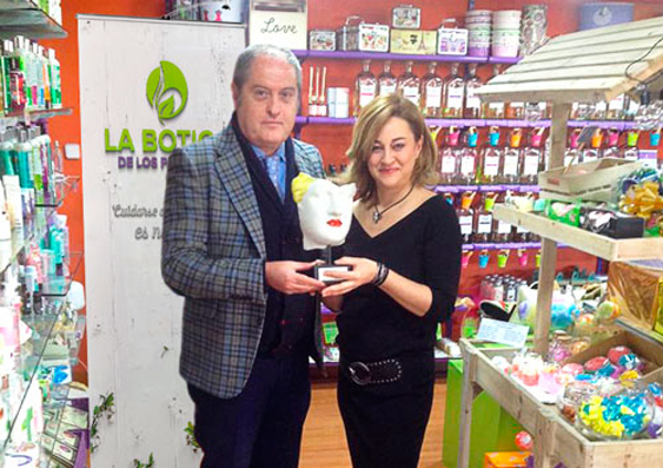 APCE entrega el premio “a la gestión eficiente” a la franquiciada de la franquicia La Botica de los Perfumes en Illescas