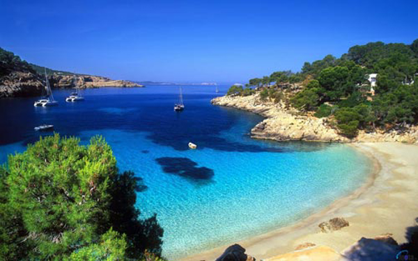 Coldwell Banker abre una Nueva Agencia Inmobiliaria Global Luxury en Ibiza