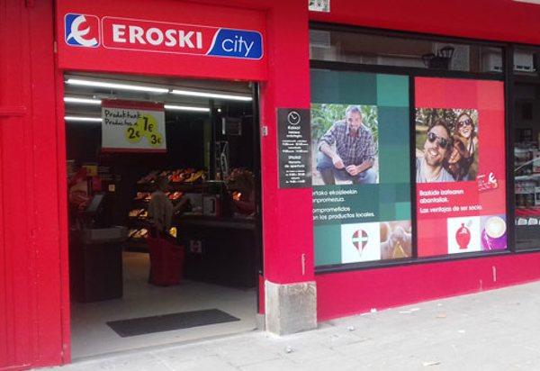 Eroski inaugura una nueva franquicia en la localidad vizcaína de Ondarroa