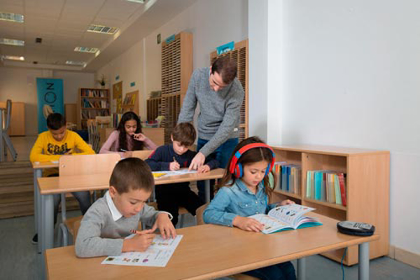 La franquicia Kumon apuesta por un método personalizado a cada alumno para educar estudiantes autodidactas